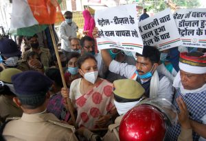 People's pain due to rising petrol and diesel prices, Congress protest