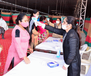 Operation of eye patients started in the camp