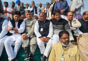 farmers and other leaders in Muzaffarnagar gathering - Sach Kahoon Hindi News