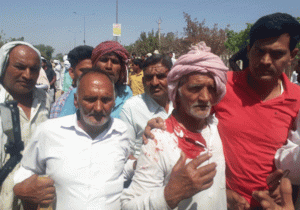 Farmers come to protest CM, clash with police, many injured
