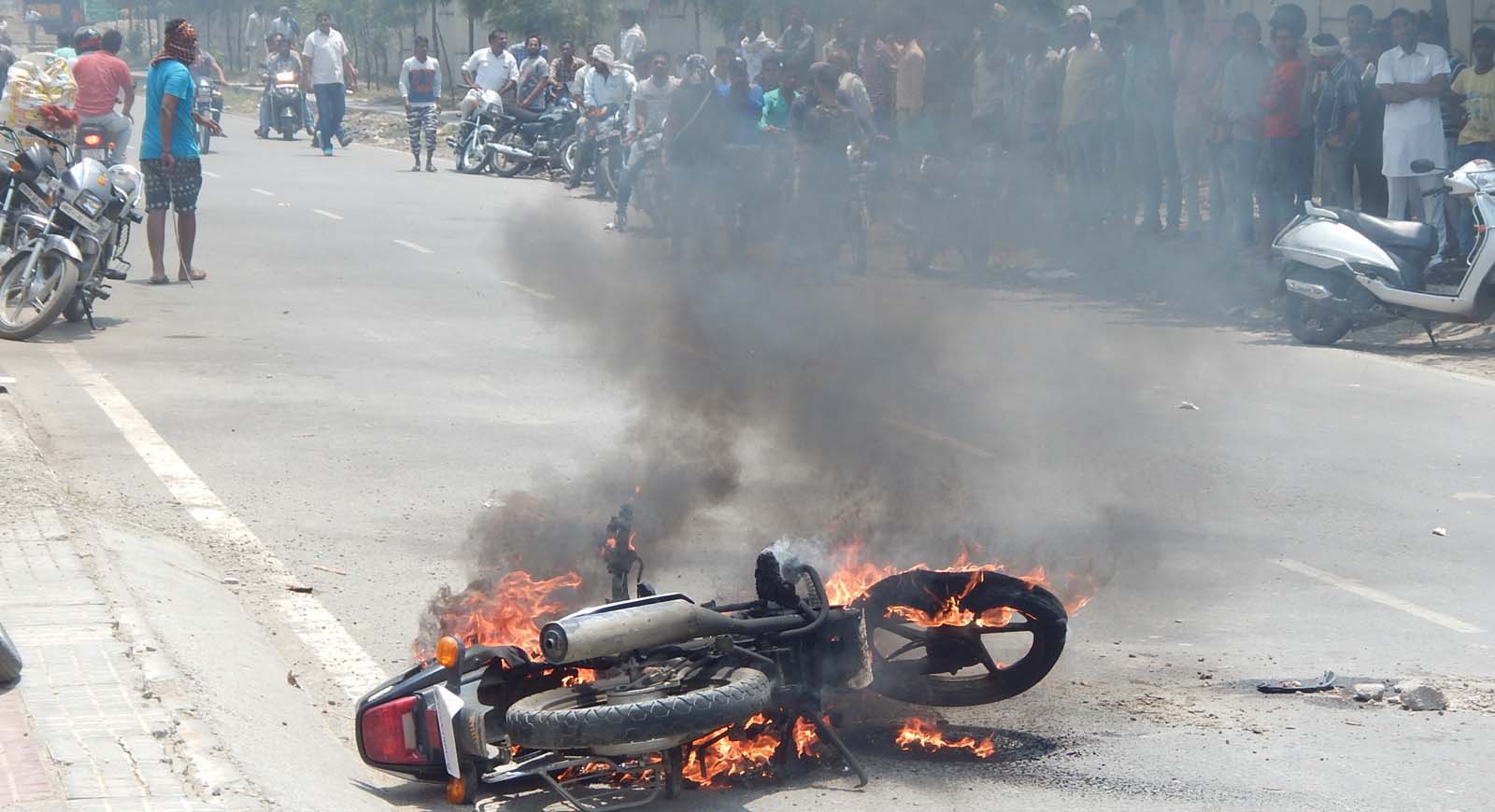 Angry, Villagers, Burn, Bike, Hotel, Haryana