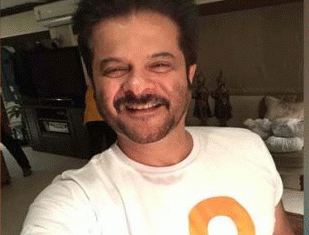 Anil Kapoor learning to take selfie in lockdown