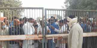 Brokers and farmers were furious due to the closure of buying millet, lock the mandi gates