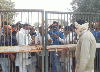 Brokers and farmers were furious due to the closure of buying millet, lock the mandi gates