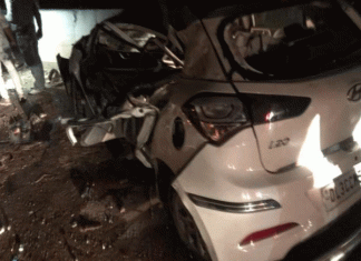 Four people died in a car overturning on the highway in Baghpat