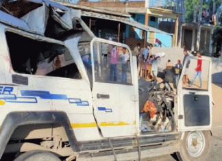 Van riding in the Bahraich road accident, six Zairino died, 10 injured