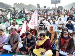 महिलाओं ने संभाला मोर्चा, दूसरे दिन भी टोल रहा फ्री Farmer Protest