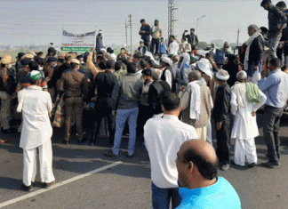 Farmers batch crossed Sikri border, police stopped for hours