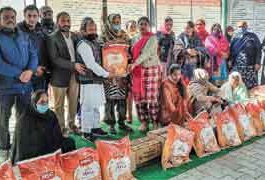 नामचर्चा में जरूरतमन्दों को बांटा राशन व कंबल Ration-and-Blankets-Distrib