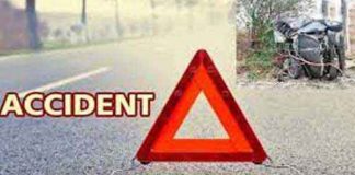 ट्राले के नीचे आकर युवक की मौत Road-Accident