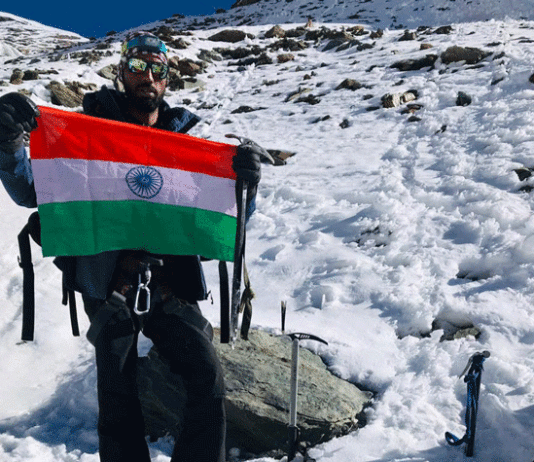 Two Sirsa youths waved the tricolor on Mount Friendship Peak twice