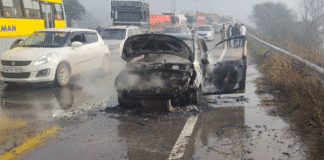 Fire in moving car, young men narrowly escaped