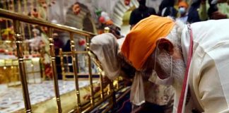 Narendra Modi Visits Gurudwara