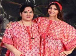 Shilpa Shetty and her mother sachkahoon